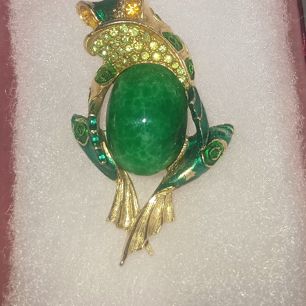 Elegant Green and Gold Fish Brooch
